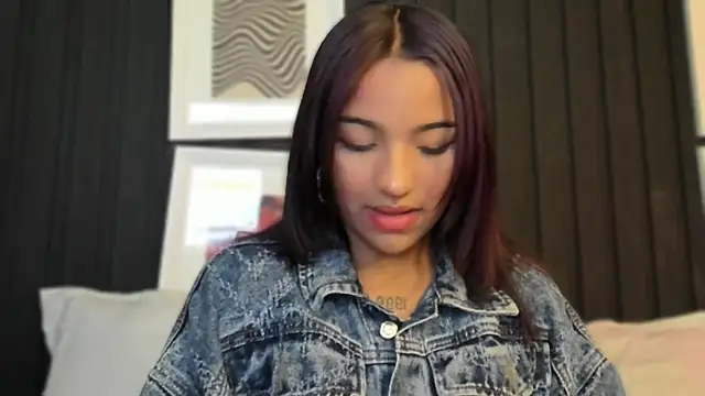 Snapshot of Manelyk_evanss_ chatting on 12/03/25, 10:57 Manelyk evanss online show from 12/03/25, 10:57