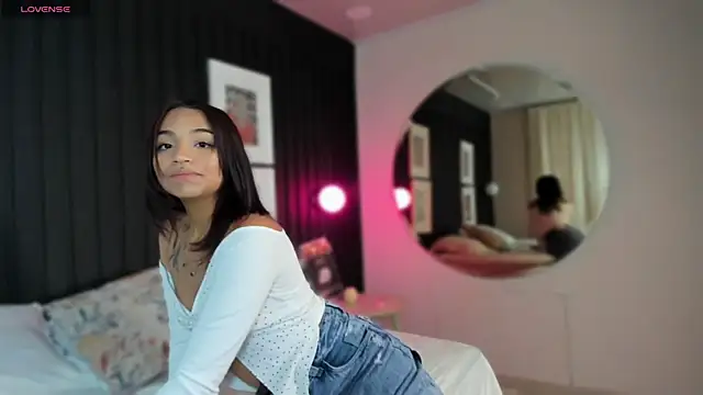 Snapshot of Manelyk_evanss_ chatting on 12/05/25, 11:08 Manelyk evanss online show from 12/05/25, 11:08