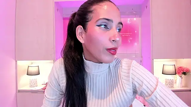 Snapshot of LexxaQueen chatting on 09/24/25, 04:05 LexxaQueen online show from 09/24/25, 04:05