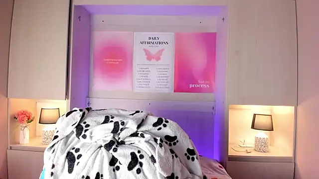 Snapshot of LexxaQueen chatting on 11/23/25, 04:12 LexxaQueen online show from 11/23/25, 04:12