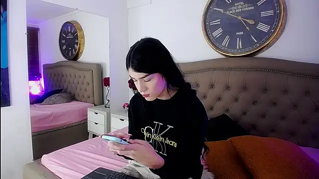 AuroraRicci online show from 10/17/25, 12:41