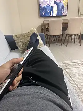 Snapshot of banuemre28 chatting on 12/03/25, 05:00 banuemre28 online show from 12/03/25, 05:00