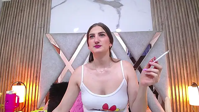 Dafne castro  online show from 04/21/26, 07:39