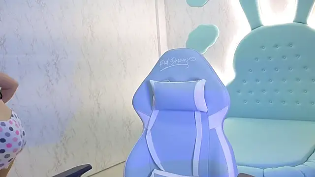 Snapshot of KatyBlondee chatting on 09/15/25, 03:17 KatyBlondee online show from 09/15/25, 03:17