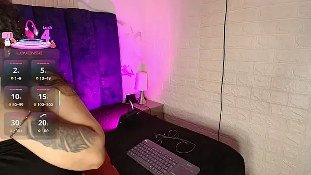 yunkeyc online show from 12/23/25, 02:09