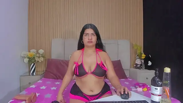 Snapshot of ZoeeGuzman chatting on 11/12/25, 07:13 ZoeeGuzman online show from 11/12/25, 07:13