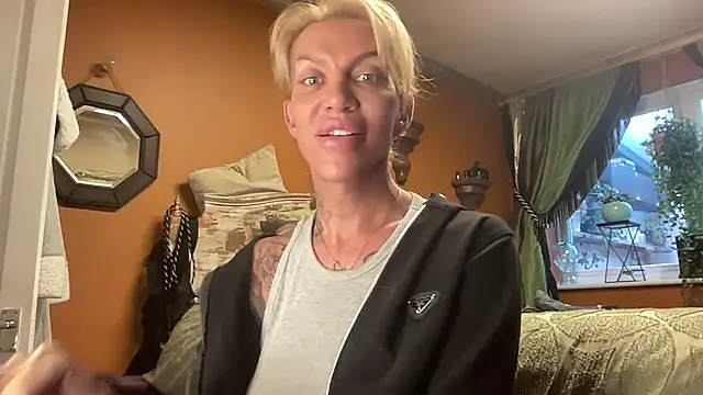 Snapshot of xl_uk_top_trans chatting on 09/11/25, 08:14 xl uk top trans online show from 09/11/25, 08:14