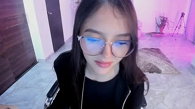 Snapshot of bella_fox_1 chatting on 07/06/26, 01:52 bella fox 1 online show from 07/06/26, 01:52