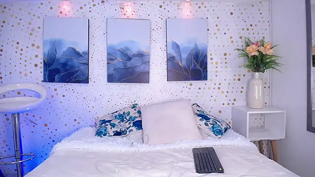 Emily Vaughan online show from 11/12/25, 03:29