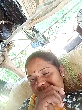 Snapshot of Sapna_cutt chatting on 10/15/25, 04:23 Sapna cutt online show from 10/15/25, 04:23