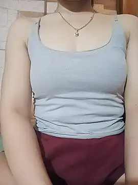 Snapshot of LucyyLy chatting on 05/19/26, 04:19 LucyyLy online show from 05/19/26, 04:19