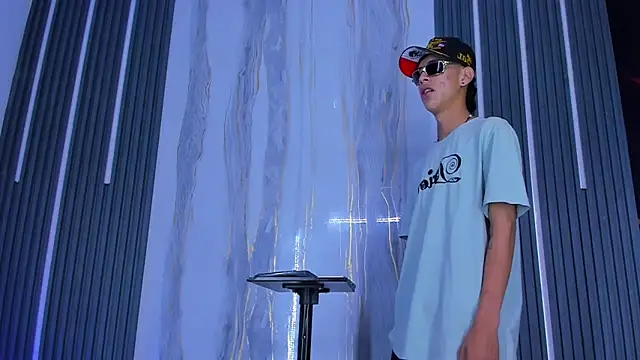 Dante Brown1  online show from 10/09/25, 09:02