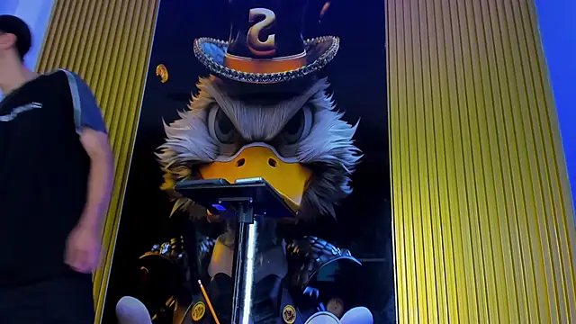 Dante Brown1  online show from 11/08/25, 09:46