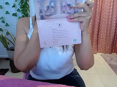 Manuela lara  online show from 09/13/25, 04:07