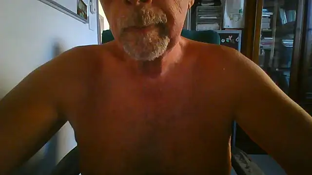 Snapshot of hpp66 chatting on 06/28/26, 05:35 hpp66 online show from 06/28/26, 05:35