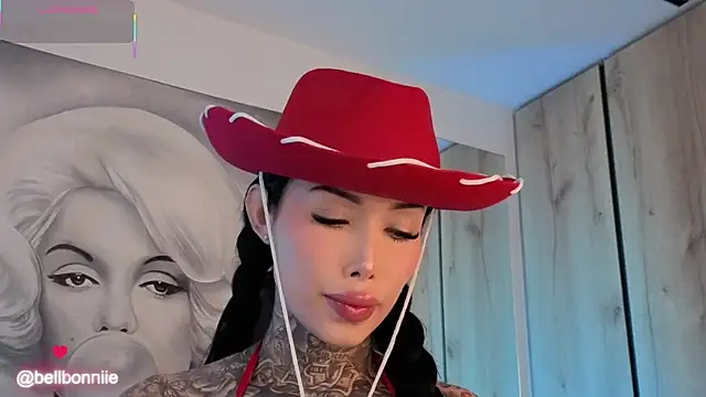 Snapshot of belllbonniie chatting on 10/12/25, 08:52 belllbonniie online show from 10/12/25, 08:52