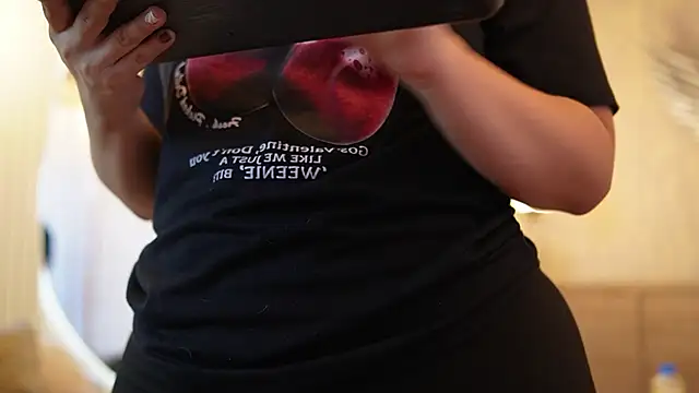 Snapshot of Tayler_Kim chatting on 10/05/25, 04:05 Tayler Kim online show from 10/05/25, 04:05