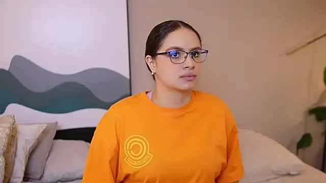 Snapshot of Tayler_Kim chatting on 10/10/25, 04:28 Tayler Kim online show from 10/10/25, 04:28