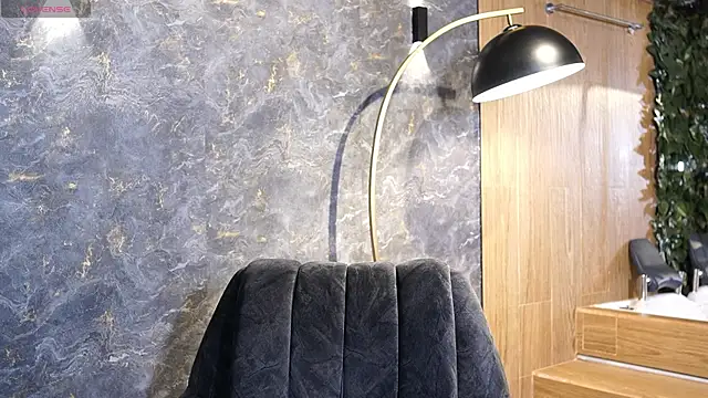 Snapshot of Tayler_Kim chatting on 10/25/25, 06:35 Tayler Kim online show from 10/25/25, 06:35