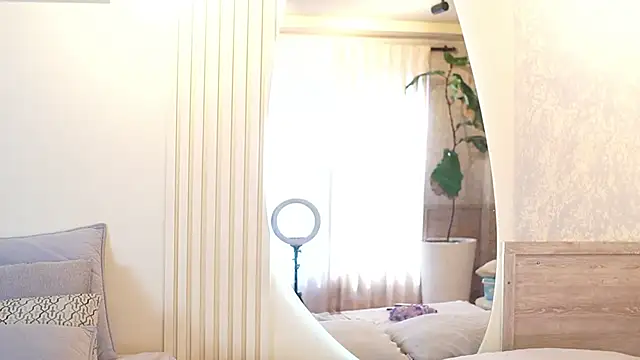 Snapshot of Tayler_Kim chatting on 10/27/25, 07:07 Tayler Kim online show from 10/27/25, 07:07