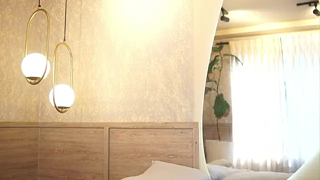 Snapshot of Tayler_Kim chatting on 10/31/25, 07:04 Tayler Kim online show from 10/31/25, 07:04