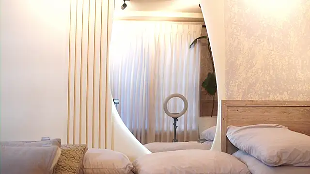 Snapshot of Tayler_Kim chatting on 11/08/25, 07:34 Tayler Kim online show from 11/08/25, 07:34