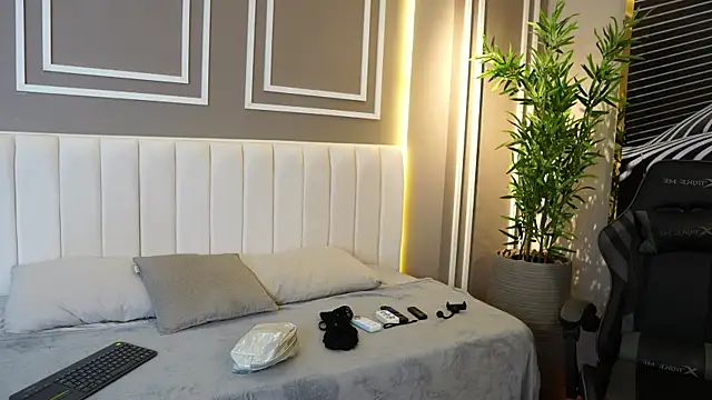 Snapshot of Tayler_Kim chatting on 11/11/25, 06:30 Tayler Kim online show from 11/11/25, 06:30