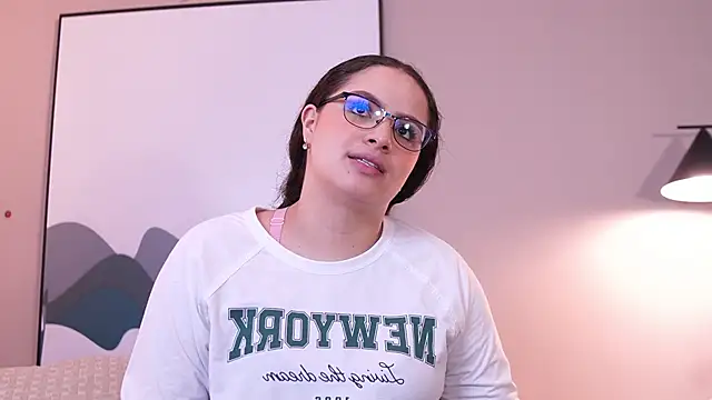 Snapshot of Tayler_Kim chatting on 11/27/25, 06:21 Tayler Kim online show from 11/27/25, 06:21