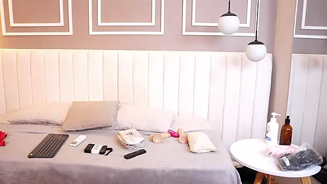 Snapshot of Tayler_Kim chatting on 11/30/25, 04:33 Tayler Kim online show from 11/30/25, 04:33