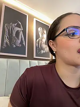 Snapshot of Tayler_Kim chatting on 12/15/25, 06:34 Tayler Kim online show from 12/15/25, 06:34