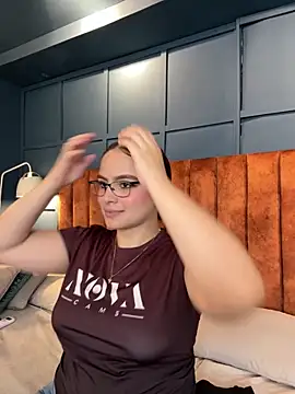 Tayler Kim online show from 03/24/26, 04:45