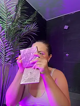 Tayler Kim online show from 04/05/26, 05:43