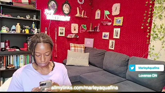 Snapshot of MarleyAquafina chatting on 09/22/25, 01:13 MarleyAquafina online show from 09/22/25, 01:13
