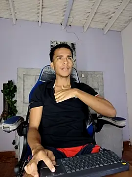 Snapshot of aston_xvera chatting on 09/20/25, 03:24 aston xvera online show from 09/20/25, 03:24