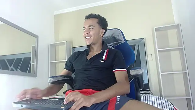 Snapshot of aston_xvera chatting on 09/21/25, 03:30 aston xvera online show from 09/21/25, 03:30