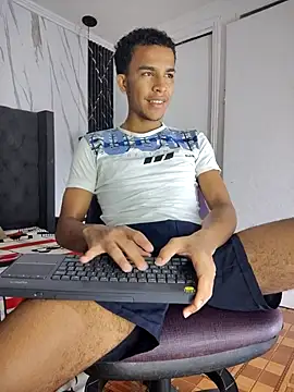 Snapshot of aston_xvera chatting on 09/26/25, 03:21 aston xvera online show from 09/26/25, 03:21