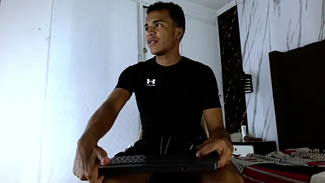Snapshot of aston_xvera chatting on 10/14/25, 03:40 aston xvera online show from 10/14/25, 03:40