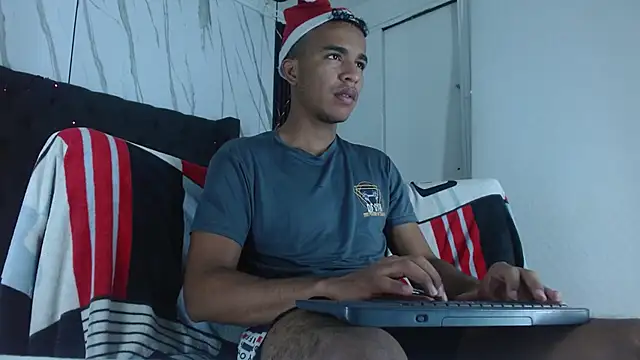 aston xvera online show from 12/22/25, 12:24