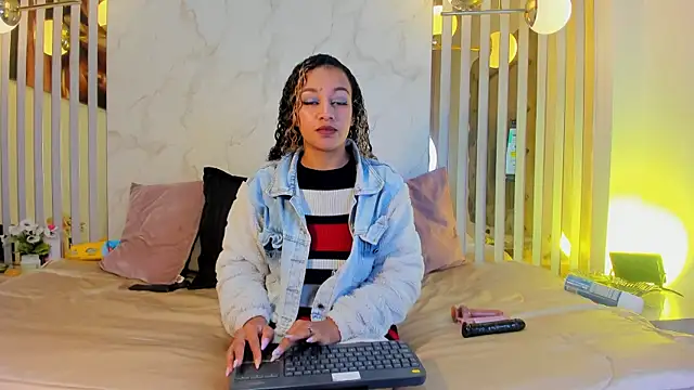 Snapshot of Melaniegh_ chatting on 09/09/25, 11:10 Melaniegh online show from 09/09/25, 11:10