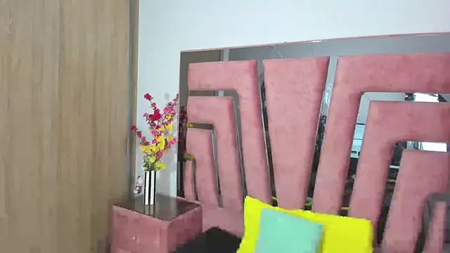 MaraKarly online show from 10/22/25, 12:05