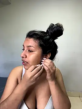 Snapshot of _Chloe_Smith chatting on 12/15/25, 02:10 Chloe Smith online show from 12/15/25, 02:10