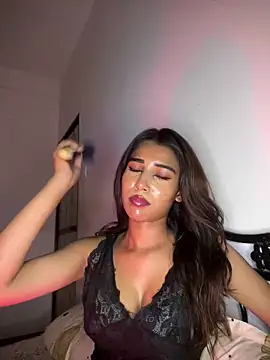 STRIP GLOW online show from 04/18/26, 09:15