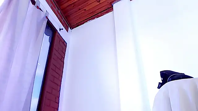 Snapshot of aura-monet chatting on 10/16/25, 09:49 aura-monet online show from 10/16/25, 09:49