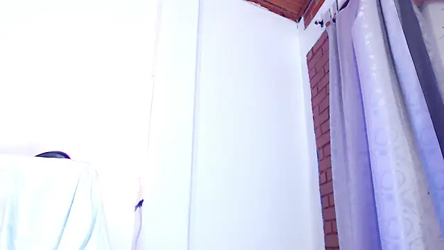 Snapshot of aura-monet chatting on 10/26/25, 04:40 aura-monet online show from 10/26/25, 04:40