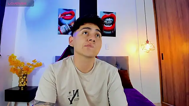 Snapshot of Nicolas_James_Sc chatting on 09/15/25, 01:55 Nicolas James Sc online show from 09/15/25, 01:55