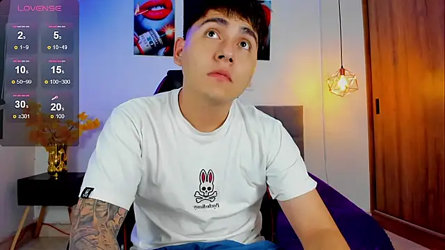 Snapshot of Nicolas_James_Sc chatting on 09/17/25, 01:57 Nicolas James Sc online show from 09/17/25, 01:57