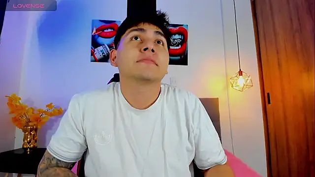 Snapshot of Nicolas_James_Sc chatting on 09/22/25, 01:57 Nicolas James Sc online show from 09/22/25, 01:57