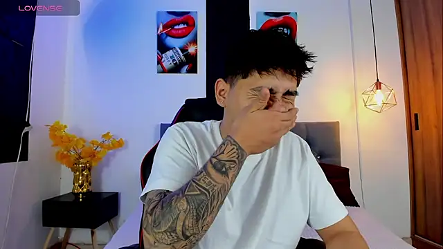 Snapshot of Nicolas_James_Sc chatting on 09/29/25, 02:22 Nicolas James Sc online show from 09/29/25, 02:22