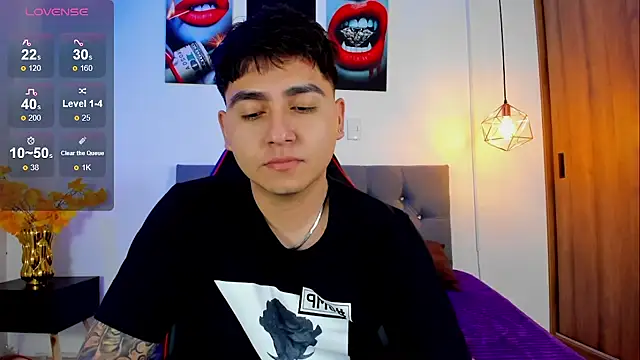 Snapshot of Nicolas_James_Sc chatting on 10/21/25, 01:34 Nicolas James Sc online show from 10/21/25, 01:34