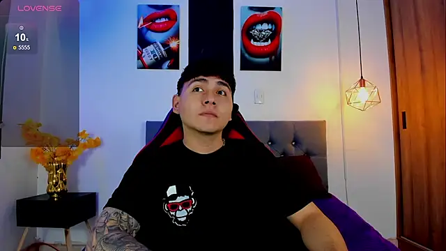 Snapshot of Nicolas_James_Sc chatting on 10/27/25, 01:37 Nicolas James Sc online show from 10/27/25, 01:37